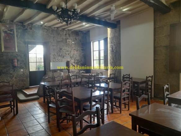 SE ALQUILA  LOCAL DE HOSTELERÍA CON GRAN POTENCIAL EN TUI