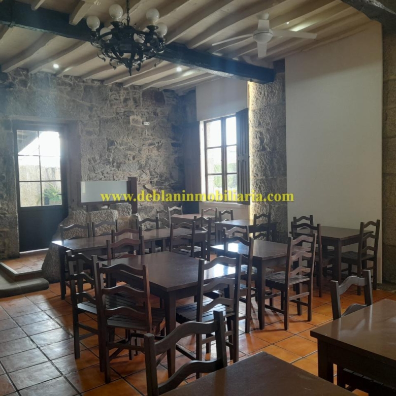 SE ALQUILA  LOCAL DE HOSTELERÍA CON GRAN POTENCIAL EN TUI