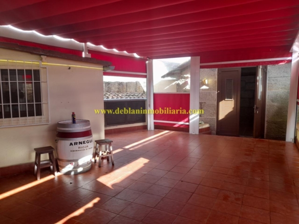 SE ALQUILA  LOCAL DE HOSTELERÍA CON GRAN POTENCIAL EN TUI