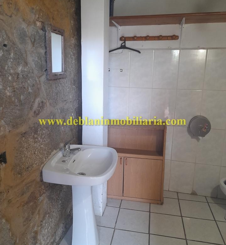 SE ALQUILA  LOCAL DE HOSTELERÍA CON GRAN POTENCIAL EN TUI