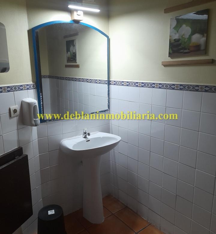 SE ALQUILA  LOCAL DE HOSTELERÍA CON GRAN POTENCIAL EN TUI