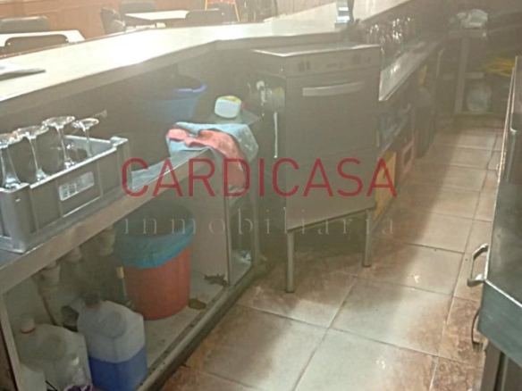 Se alquila amplia cafetería en pleno funcionamiento.