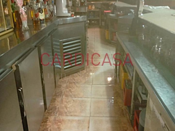 Se alquila amplia cafetería en pleno funcionamiento.