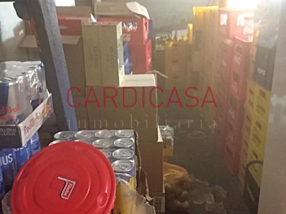 Se alquila amplia cafetería en pleno funcionamiento.