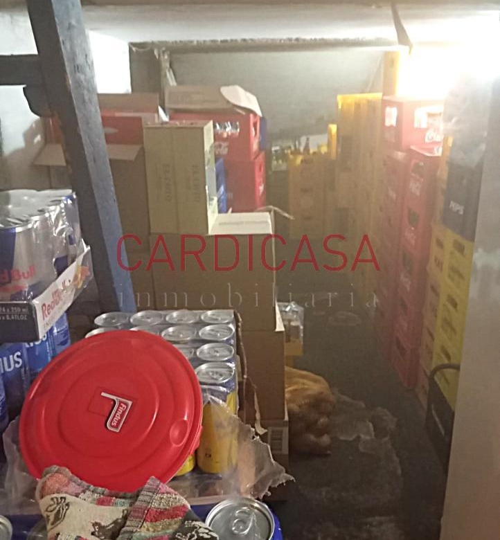 Se alquila amplia cafetería en pleno funcionamiento.