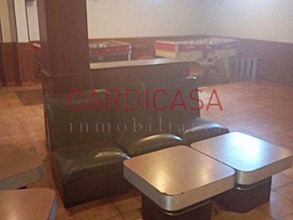 Se alquila amplia cafetería en pleno funcionamiento.