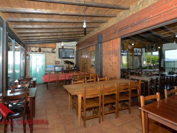 ¡VIVE, EMPRENDE O INVIERTE! CASA DE PIEDRA CON PISCINA Y AMPLIA FINCA EN TOMIÑO