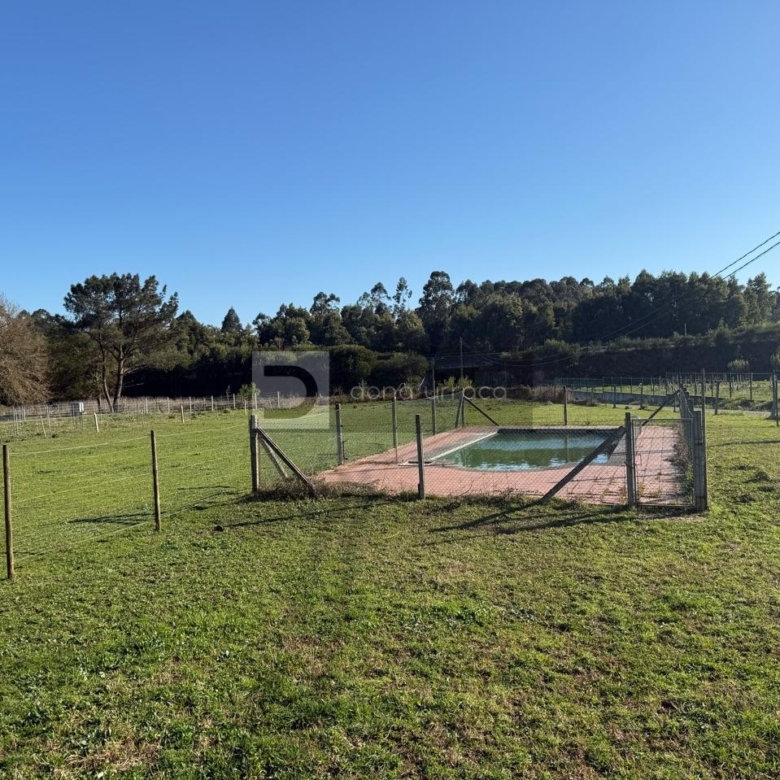 Parcela urbanizable 2.569 m² con proyecto, sótano y piscina en Goián (Tomiño)