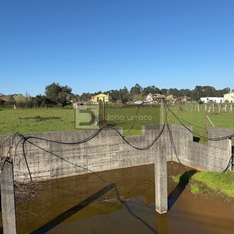 Parcela urbanizable 2.569 m² con proyecto, sótano y piscina en Goián (Tomiño)