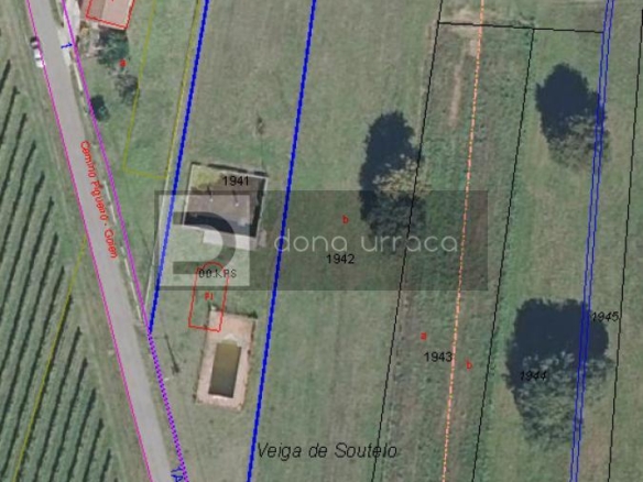 Parcela urbanizable 2.569 m² con proyecto, sótano y piscina en Goián (Tomiño)