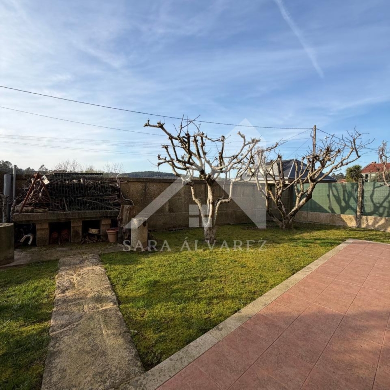 SE VENDE  IMPRESIONANTE CASA DE PIEDRA EN MOURENTE ZONA DEL LICEO CASINO MERCANTIL PRÓXIMA A LA CIUDAD DE PONTEVEDRA
