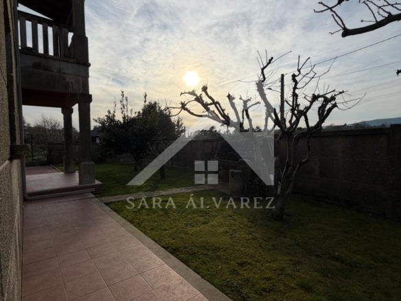 SE VENDE  IMPRESIONANTE CASA DE PIEDRA EN MOURENTE ZONA DEL LICEO CASINO MERCANTIL PRÓXIMA A LA CIUDAD DE PONTEVEDRA