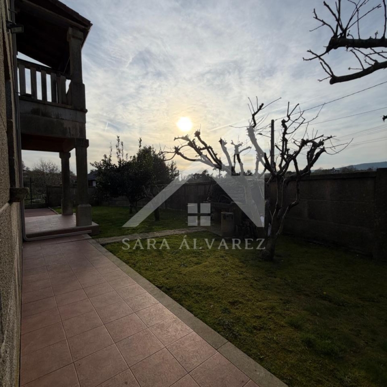 SE VENDE  IMPRESIONANTE CASA DE PIEDRA EN MOURENTE ZONA DEL LICEO CASINO MERCANTIL PRÓXIMA A LA CIUDAD DE PONTEVEDRA