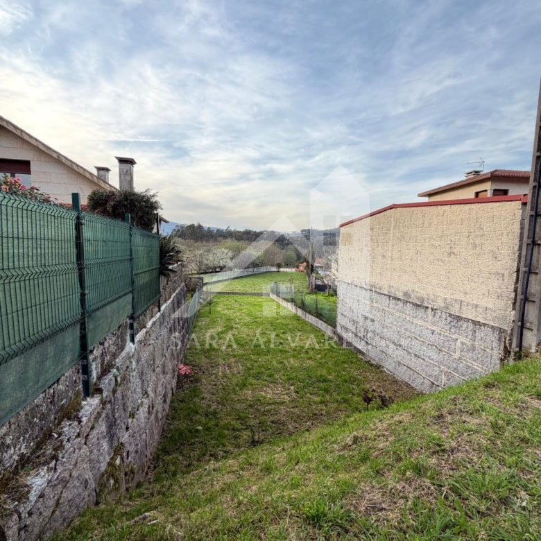SE VENDE  IMPRESIONANTE CASA DE PIEDRA EN MOURENTE ZONA DEL LICEO CASINO MERCANTIL PRÓXIMA A LA CIUDAD DE PONTEVEDRA