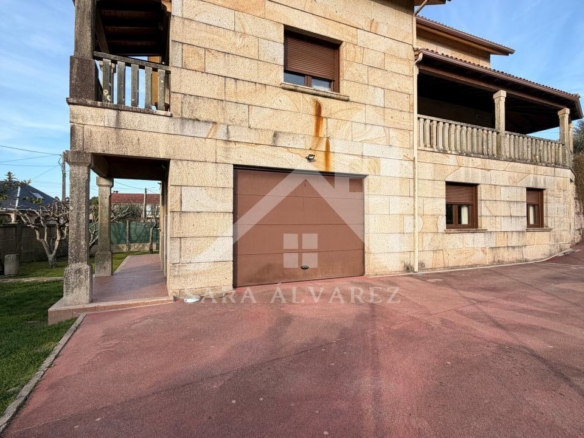 SE VENDE  IMPRESIONANTE CASA DE PIEDRA EN MOURENTE ZONA DEL LICEO CASINO MERCANTIL PRÓXIMA A LA CIUDAD DE PONTEVEDRA