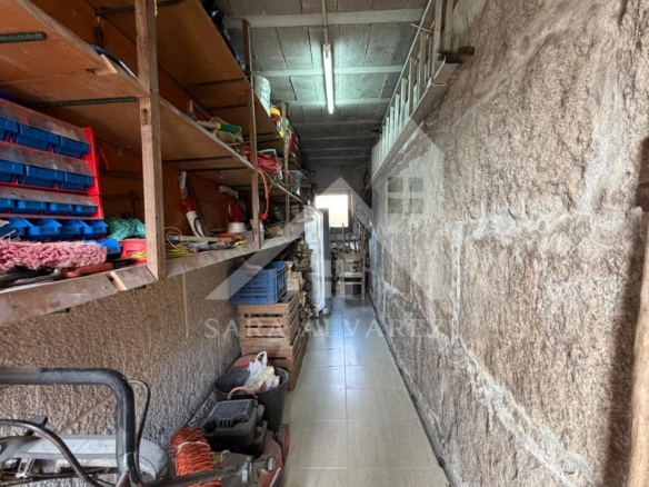 SE VENDE  IMPRESIONANTE CASA DE PIEDRA EN MOURENTE ZONA DEL LICEO CASINO MERCANTIL PRÓXIMA A LA CIUDAD DE PONTEVEDRA