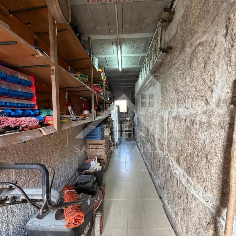 SE VENDE  IMPRESIONANTE CASA DE PIEDRA EN MOURENTE ZONA DEL LICEO CASINO MERCANTIL PRÓXIMA A LA CIUDAD DE PONTEVEDRA