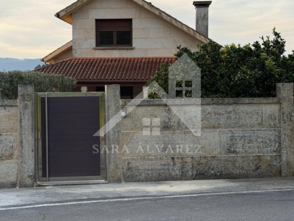 SE VENDE  IMPRESIONANTE CASA DE PIEDRA EN MOURENTE ZONA DEL LICEO CASINO MERCANTIL PRÓXIMA A LA CIUDAD DE PONTEVEDRA