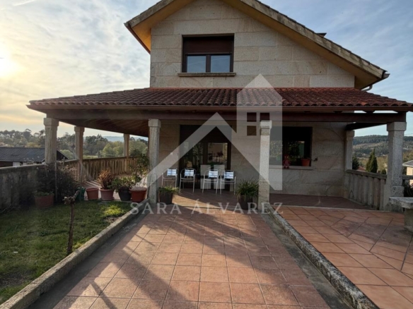 SE VENDE  IMPRESIONANTE CASA DE PIEDRA EN MOURENTE ZONA DEL LICEO CASINO MERCANTIL PRÓXIMA A LA CIUDAD DE PONTEVEDRA