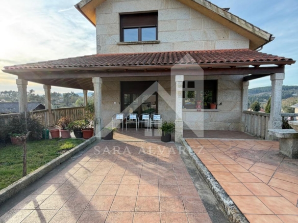 SE VENDE  IMPRESIONANTE CASA DE PIEDRA EN MOURENTE ZONA DEL LICEO CASINO MERCANTIL PRÓXIMA A LA CIUDAD DE PONTEVEDRA