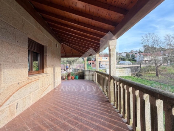 SE VENDE  IMPRESIONANTE CASA DE PIEDRA EN MOURENTE ZONA DEL LICEO CASINO MERCANTIL PRÓXIMA A LA CIUDAD DE PONTEVEDRA