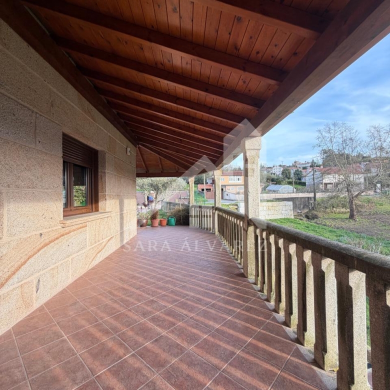SE VENDE  IMPRESIONANTE CASA DE PIEDRA EN MOURENTE ZONA DEL LICEO CASINO MERCANTIL PRÓXIMA A LA CIUDAD DE PONTEVEDRA