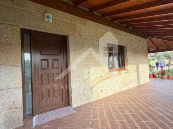 SE VENDE  IMPRESIONANTE CASA DE PIEDRA EN MOURENTE ZONA DEL LICEO CASINO MERCANTIL PRÓXIMA A LA CIUDAD DE PONTEVEDRA