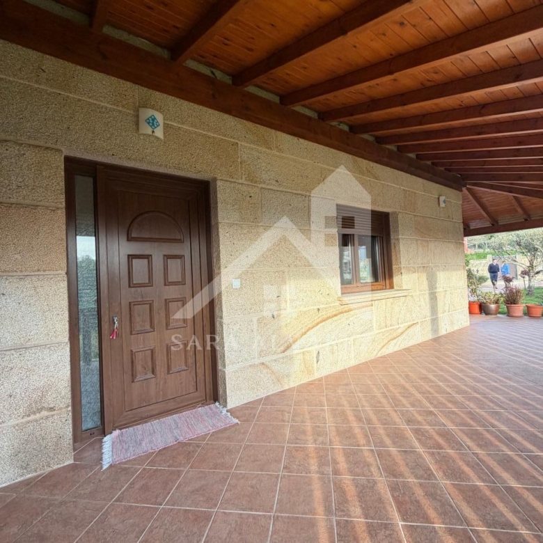 SE VENDE  IMPRESIONANTE CASA DE PIEDRA EN MOURENTE ZONA DEL LICEO CASINO MERCANTIL PRÓXIMA A LA CIUDAD DE PONTEVEDRA