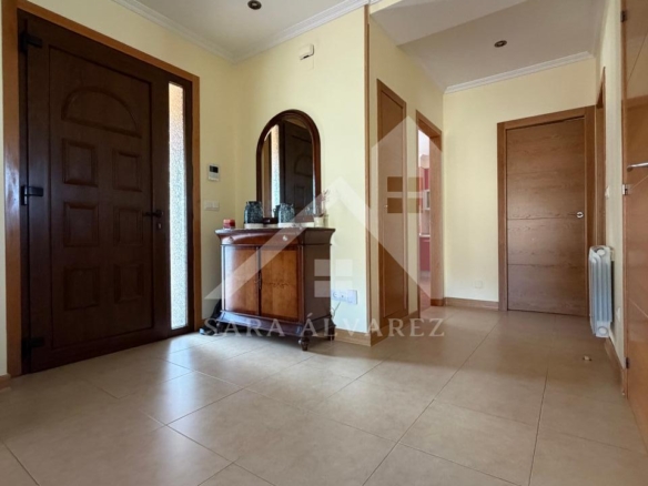 SE VENDE  IMPRESIONANTE CASA DE PIEDRA EN MOURENTE ZONA DEL LICEO CASINO MERCANTIL PRÓXIMA A LA CIUDAD DE PONTEVEDRA