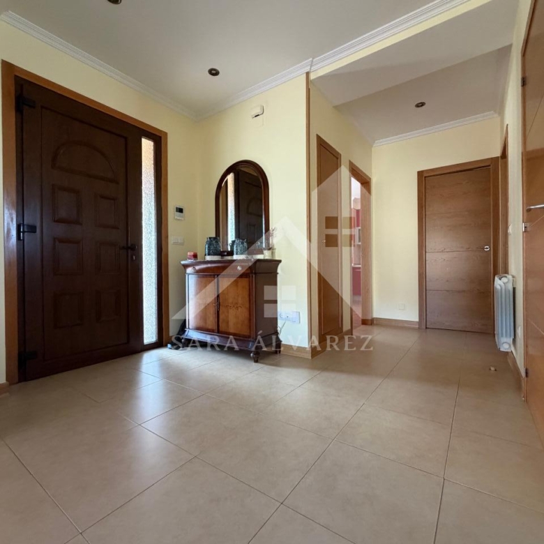 SE VENDE  IMPRESIONANTE CASA DE PIEDRA EN MOURENTE ZONA DEL LICEO CASINO MERCANTIL PRÓXIMA A LA CIUDAD DE PONTEVEDRA