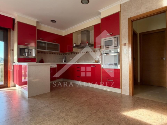 SE VENDE  IMPRESIONANTE CASA DE PIEDRA EN MOURENTE ZONA DEL LICEO CASINO MERCANTIL PRÓXIMA A LA CIUDAD DE PONTEVEDRA