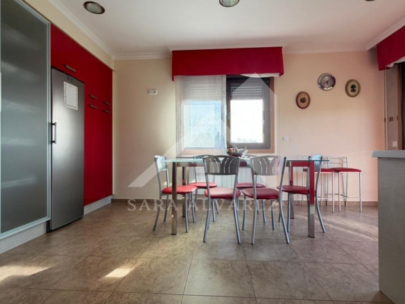 SE VENDE  IMPRESIONANTE CASA DE PIEDRA EN MOURENTE ZONA DEL LICEO CASINO MERCANTIL PRÓXIMA A LA CIUDAD DE PONTEVEDRA