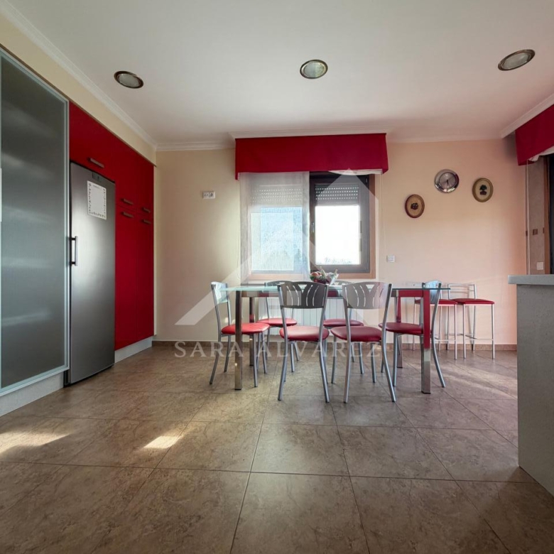 SE VENDE  IMPRESIONANTE CASA DE PIEDRA EN MOURENTE ZONA DEL LICEO CASINO MERCANTIL PRÓXIMA A LA CIUDAD DE PONTEVEDRA