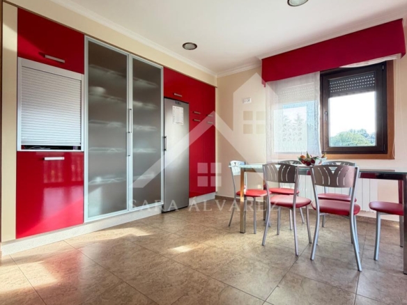 SE VENDE  IMPRESIONANTE CASA DE PIEDRA EN MOURENTE ZONA DEL LICEO CASINO MERCANTIL PRÓXIMA A LA CIUDAD DE PONTEVEDRA