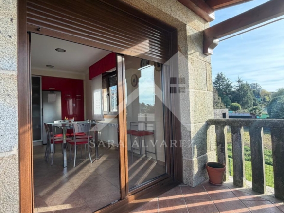 SE VENDE  IMPRESIONANTE CASA DE PIEDRA EN MOURENTE ZONA DEL LICEO CASINO MERCANTIL PRÓXIMA A LA CIUDAD DE PONTEVEDRA