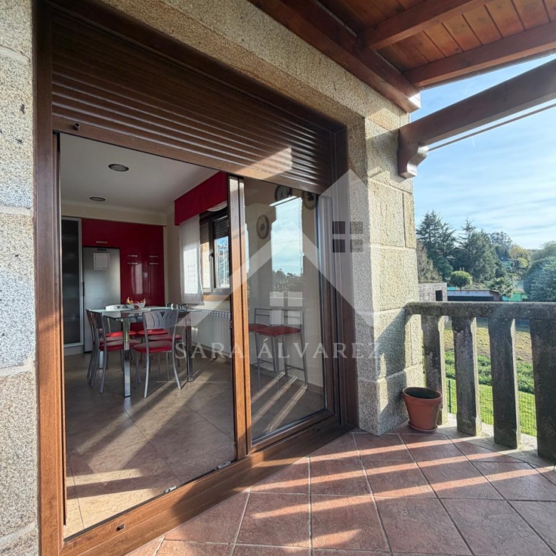 SE VENDE  IMPRESIONANTE CASA DE PIEDRA EN MOURENTE ZONA DEL LICEO CASINO MERCANTIL PRÓXIMA A LA CIUDAD DE PONTEVEDRA