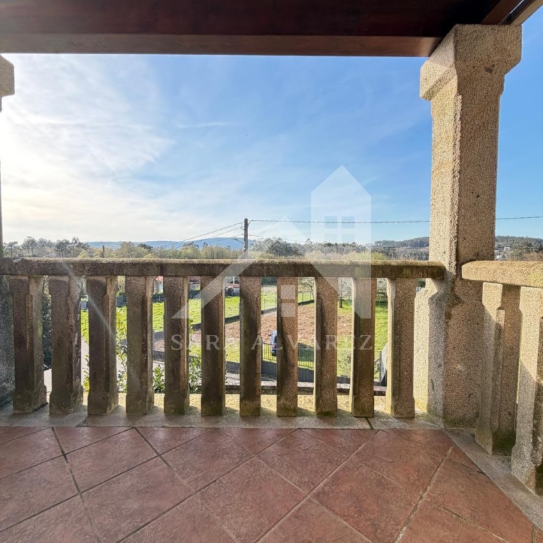SE VENDE  IMPRESIONANTE CASA DE PIEDRA EN MOURENTE ZONA DEL LICEO CASINO MERCANTIL PRÓXIMA A LA CIUDAD DE PONTEVEDRA