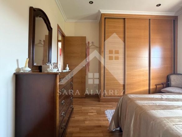 SE VENDE  IMPRESIONANTE CASA DE PIEDRA EN MOURENTE ZONA DEL LICEO CASINO MERCANTIL PRÓXIMA A LA CIUDAD DE PONTEVEDRA