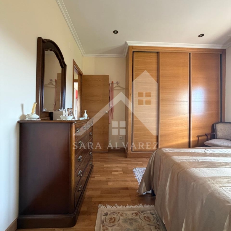 SE VENDE  IMPRESIONANTE CASA DE PIEDRA EN MOURENTE ZONA DEL LICEO CASINO MERCANTIL PRÓXIMA A LA CIUDAD DE PONTEVEDRA
