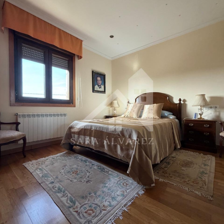 SE VENDE  IMPRESIONANTE CASA DE PIEDRA EN MOURENTE ZONA DEL LICEO CASINO MERCANTIL PRÓXIMA A LA CIUDAD DE PONTEVEDRA