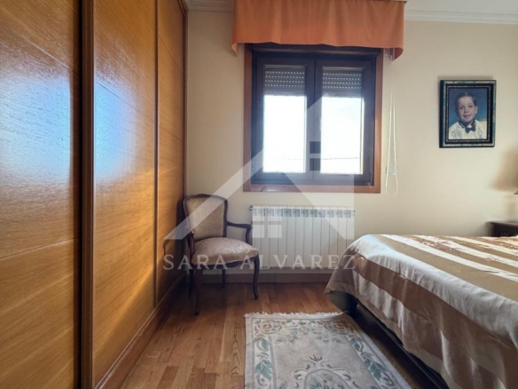 SE VENDE  IMPRESIONANTE CASA DE PIEDRA EN MOURENTE ZONA DEL LICEO CASINO MERCANTIL PRÓXIMA A LA CIUDAD DE PONTEVEDRA