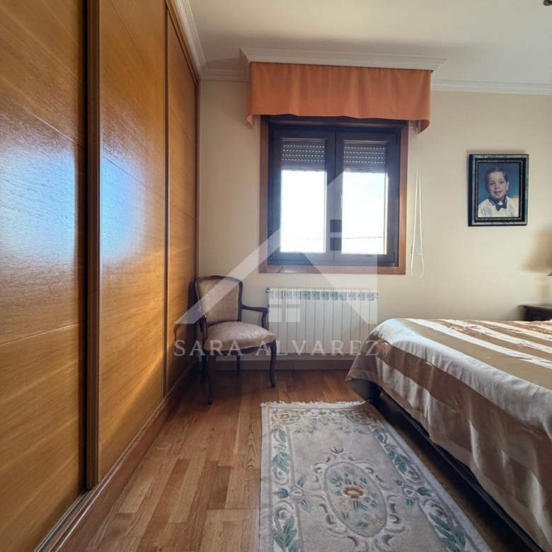 SE VENDE  IMPRESIONANTE CASA DE PIEDRA EN MOURENTE ZONA DEL LICEO CASINO MERCANTIL PRÓXIMA A LA CIUDAD DE PONTEVEDRA