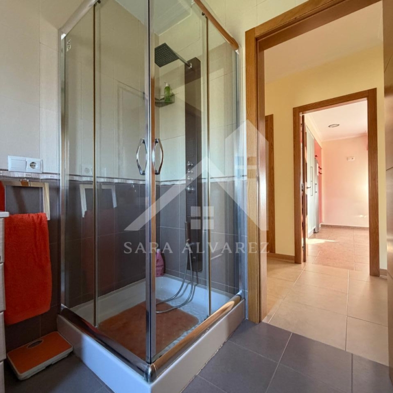 SE VENDE  IMPRESIONANTE CASA DE PIEDRA EN MOURENTE ZONA DEL LICEO CASINO MERCANTIL PRÓXIMA A LA CIUDAD DE PONTEVEDRA