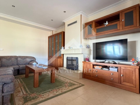 SE VENDE  IMPRESIONANTE CASA DE PIEDRA EN MOURENTE ZONA DEL LICEO CASINO MERCANTIL PRÓXIMA A LA CIUDAD DE PONTEVEDRA