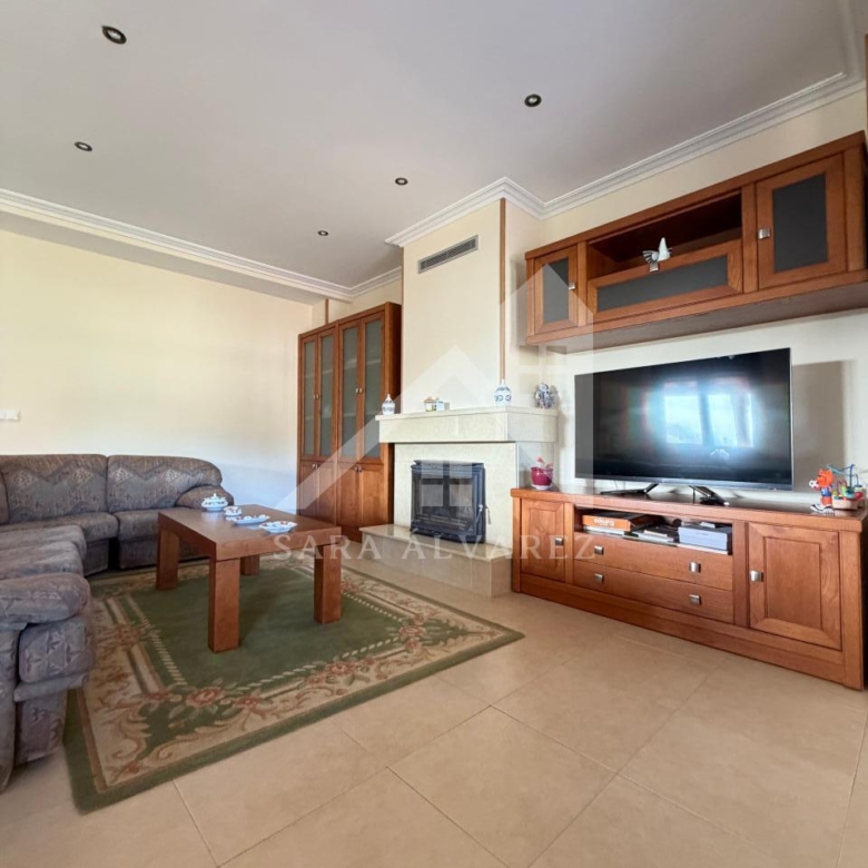 SE VENDE  IMPRESIONANTE CASA DE PIEDRA EN MOURENTE ZONA DEL LICEO CASINO MERCANTIL PRÓXIMA A LA CIUDAD DE PONTEVEDRA