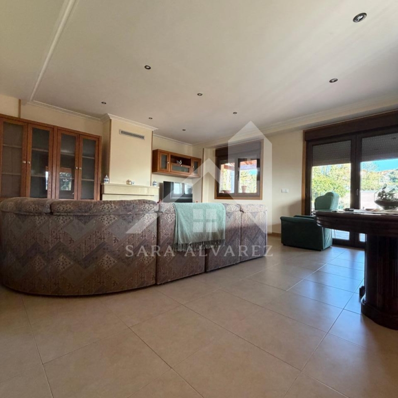 SE VENDE  IMPRESIONANTE CASA DE PIEDRA EN MOURENTE ZONA DEL LICEO CASINO MERCANTIL PRÓXIMA A LA CIUDAD DE PONTEVEDRA