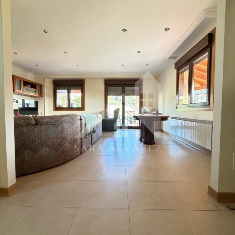 SE VENDE  IMPRESIONANTE CASA DE PIEDRA EN MOURENTE ZONA DEL LICEO CASINO MERCANTIL PRÓXIMA A LA CIUDAD DE PONTEVEDRA
