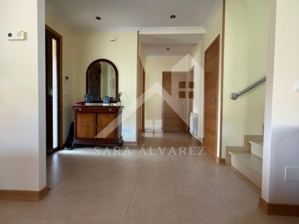 SE VENDE  IMPRESIONANTE CASA DE PIEDRA EN MOURENTE ZONA DEL LICEO CASINO MERCANTIL PRÓXIMA A LA CIUDAD DE PONTEVEDRA