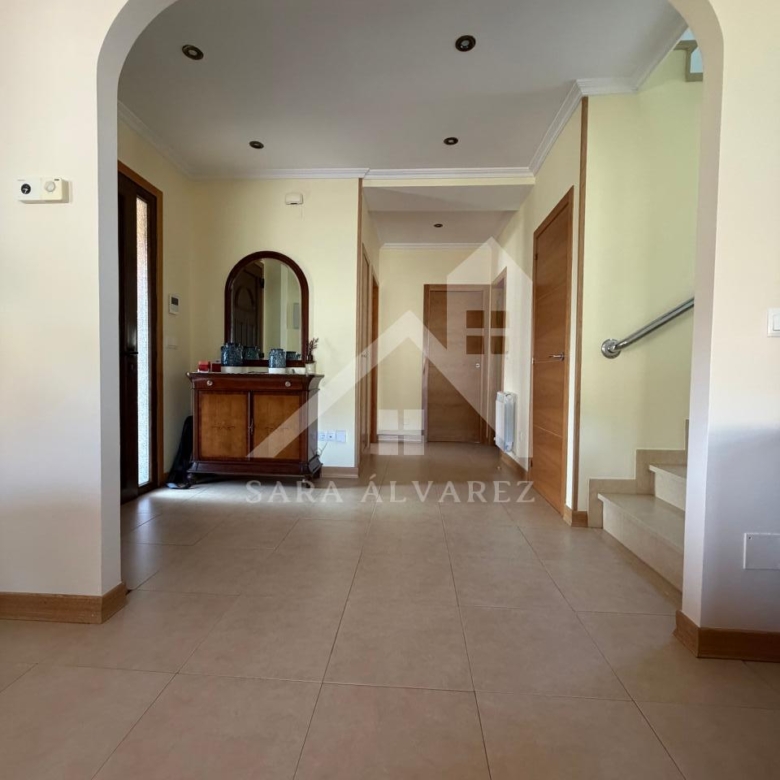 SE VENDE  IMPRESIONANTE CASA DE PIEDRA EN MOURENTE ZONA DEL LICEO CASINO MERCANTIL PRÓXIMA A LA CIUDAD DE PONTEVEDRA
