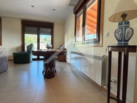 SE VENDE  IMPRESIONANTE CASA DE PIEDRA EN MOURENTE ZONA DEL LICEO CASINO MERCANTIL PRÓXIMA A LA CIUDAD DE PONTEVEDRA